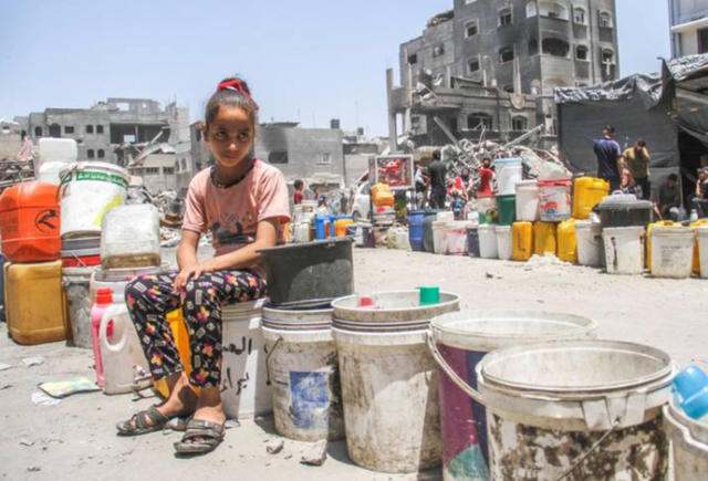 加沙停火后，人们在枪声与废墟中生活，但疯涨的物价生存仍是问题