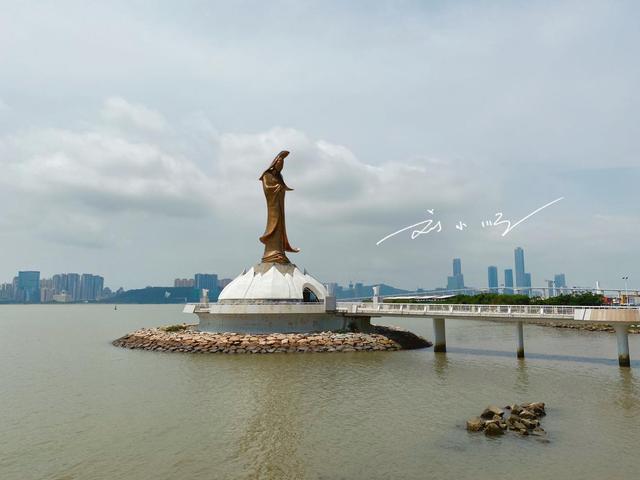 澳门海边竟然有一尊“观音像”，风格很特别，好多游客还不知道？