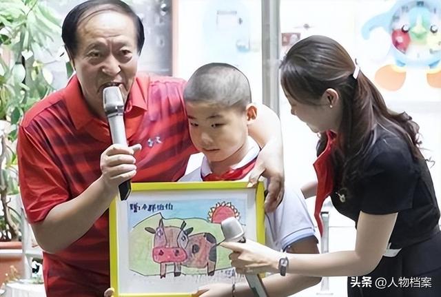 冯巩也没想到，家产尽失的牛群，如今终于找到了晚年的“依靠”