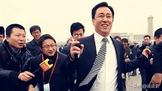 脱离许家印后，原恒大歌舞团长白珊珊，最后居然嫁给了这个男人