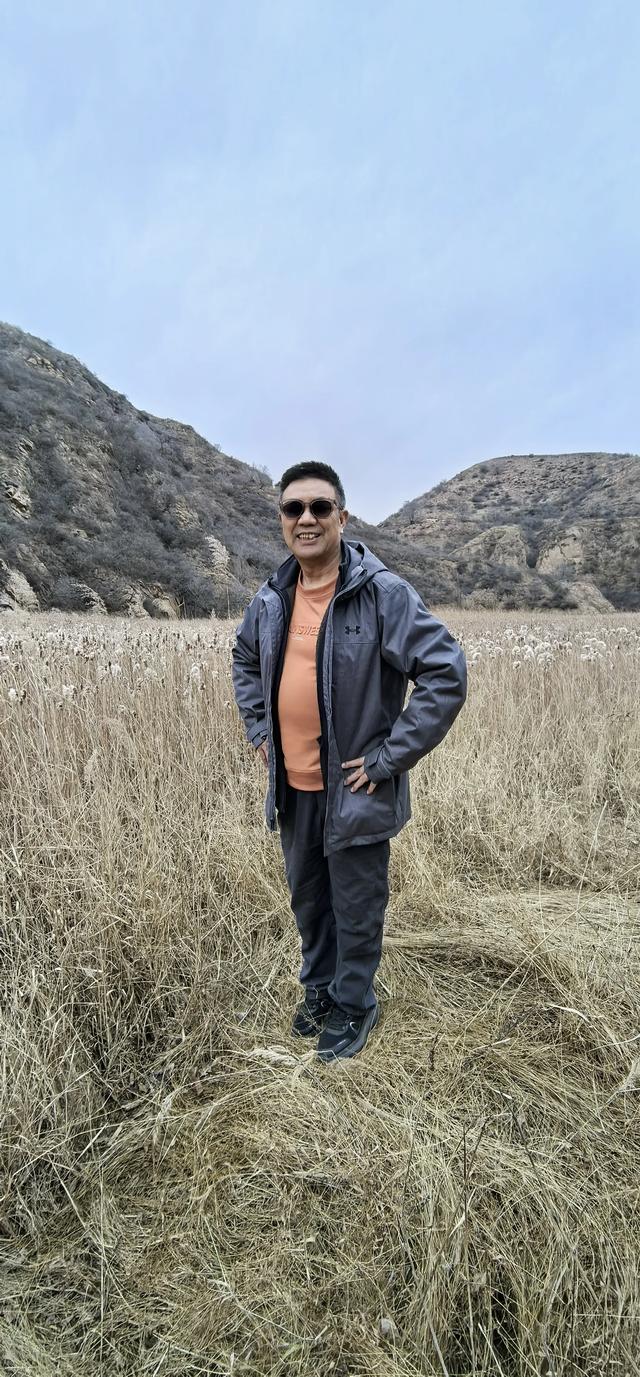 宣化瓦窑头水库芦苇成片，水天一色值得观看