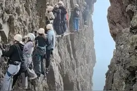 锐评丨悬崖“堵人”了！景区安全不能赌运气图片