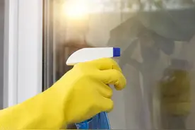 揭秘：轻松去除门上陈年胶纸的神奇秘诀！图片