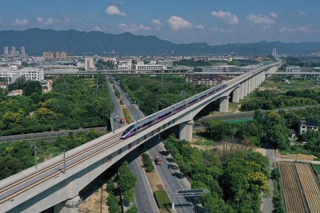 高铁建设真在降温吗？国家要求严了，但未来5年还要建设1万多公里