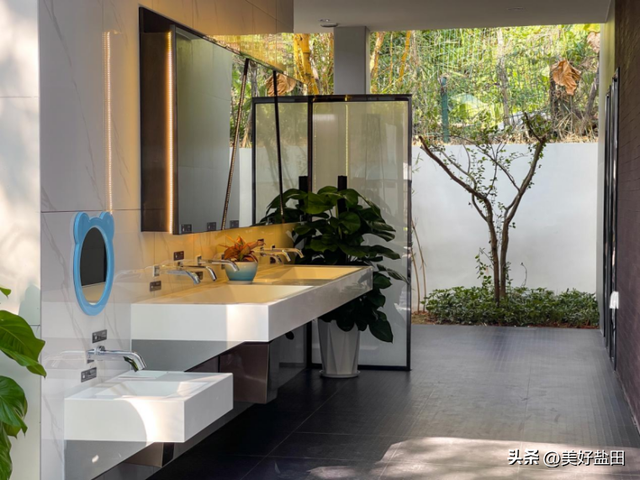 听说有人为了盐田的公厕，专门安排了一场旅行？