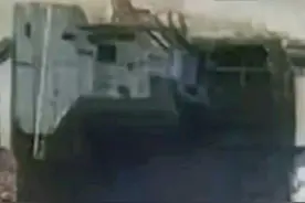 改建后的水泥航母满载排水量达十二万吨且后置的新舰岛仍有烟囱？图片