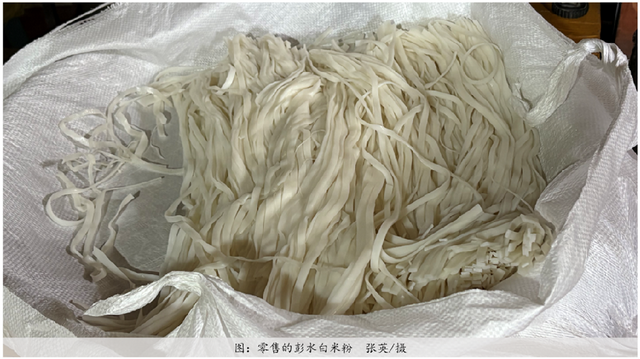 在重庆小面王国 他们另立山头吃米粉 | 十月行记