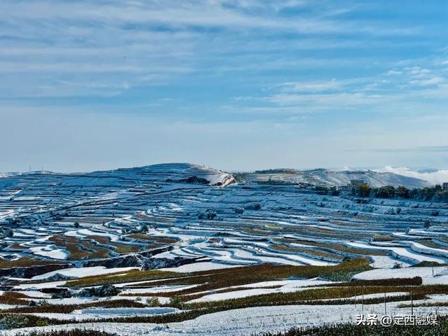 安定区：初雪漫山 与秋色撞个满怀
