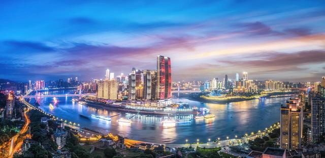 我国“最神奇”的城市，楼顶是马路，车在空中跑，常被误认为是省