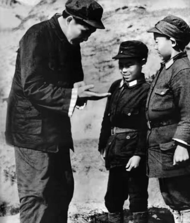 原国务院总理李鹏坦言：外界传闻我是周总理养子的说法	，并不确切