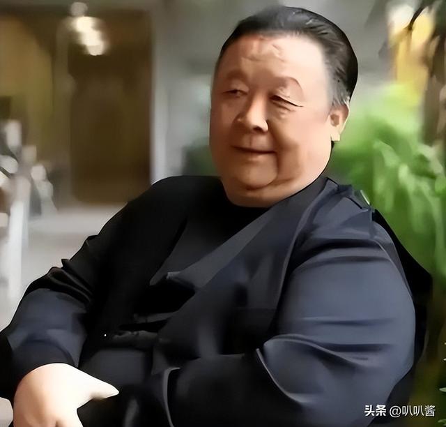 出名后出轨保姆，气死原配，如今77岁的他晚景凄凉，子女与其割席