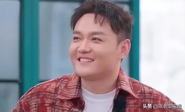 51岁主持人何炅近况：无妻无子、与保姆相伴，如今终于与自己和解