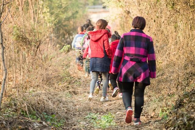 新来的女同事24岁，第一天就问我：哥，听说你是公司“老司机”