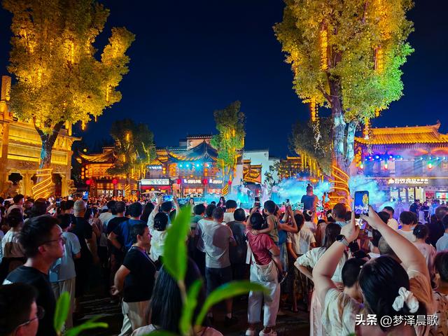 云梦夜未央：楚王城公园楚王天下大舞台、祥云湾灯火里的千年回响