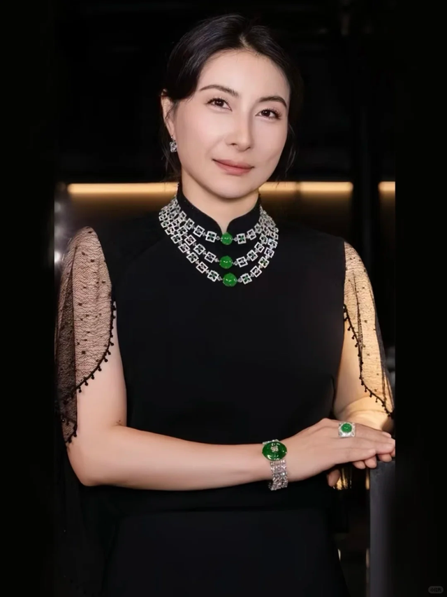 终于等到这天！官媒发文，高调官宣44岁郭晶晶喜讯，霍震霆说对了