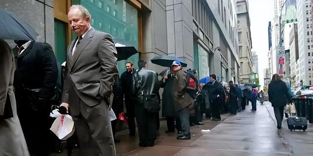 持续41天，美国政府关门结束？两党各自暂退一步，30天后闹得更凶