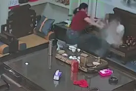 多深的仇恨！深感悲哀！妻子默默等待烧开水，直接浇在老公头上图片