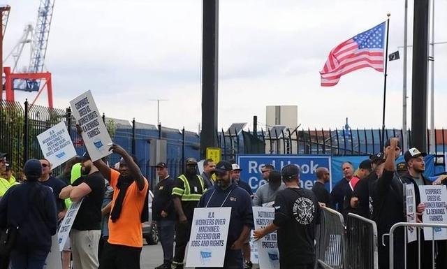 持续41天，美国政府关门结束？两党各自暂退一步，30天后闹得更凶