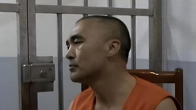 上海一盗贼入狱后不吃米饭，引起狱警怀疑，调查后立马改判死刑