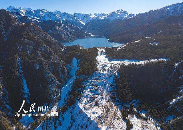 新疆昌吉：天山天池风景区宛如冰雪童话世界