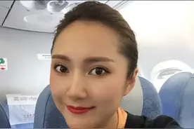 成都空姐爱上头等舱乘客，还主动要联系方式，结婚6年现状如何？图片