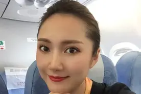 成都空姐爱上头等舱乘客，还主动要联系方式，结婚6年现状如何？图片