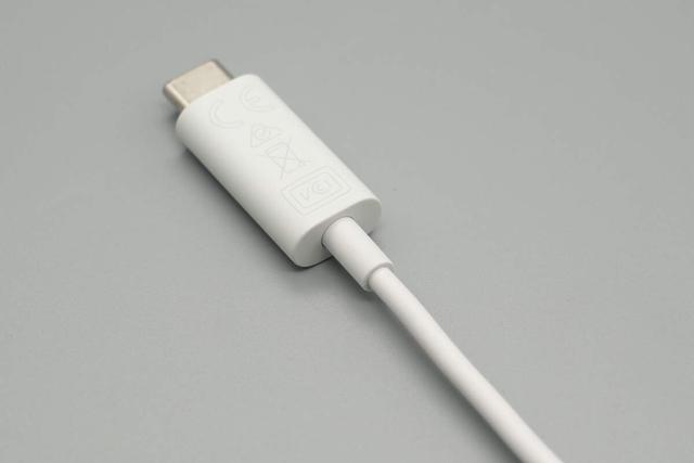 完美适配iPhone 17系列新机，谷歌25W Qi2.2磁吸无线充电器拆解