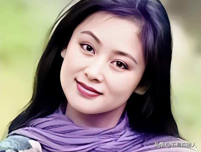 长得太美被导演占为己有，4年后生下大明星儿子，17岁就成男一号