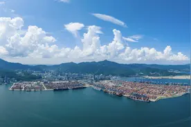 【深圳特区报】深圳三大综保区动能澎湃 前三季度进出口同比增33.8%图片