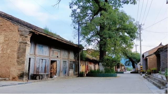 五一走进两当，追寻红色记忆