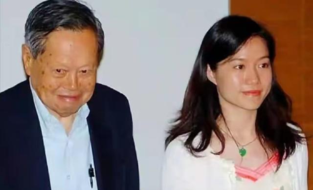 杨振宁妻子翁帆曾自白：为了丈夫的身体，我16年来都是早睡早起