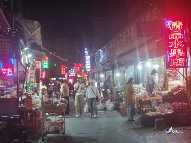 看到第几家你馋哭了🤔嘉峪关居然有这么多夜市？！快来选出你最中意的！
