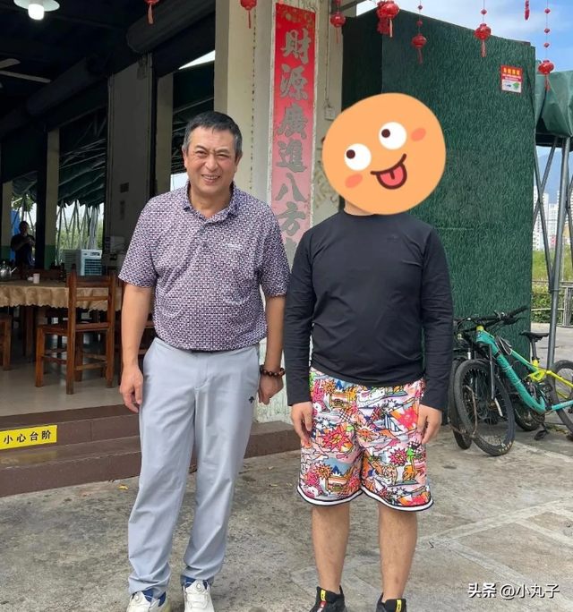 54岁张嘉译双鬓已白，腰已无法站直，瞬间显老许多，岁月不饶人