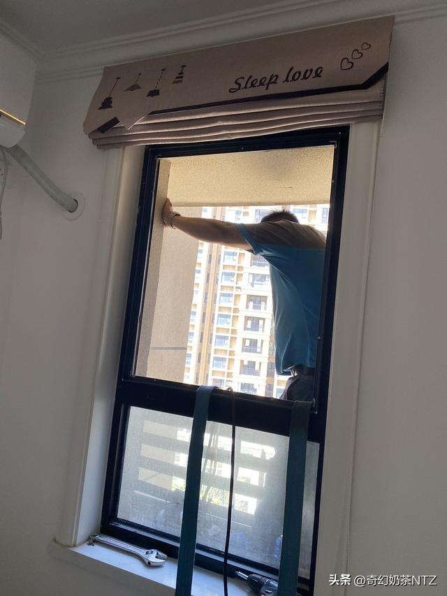 空调滤网拆卸超简单，清洁变得轻而易举
