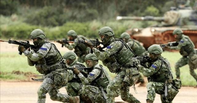 美国人还在做梦？翻出20年前旧历，嘲笑解放军登台难	，战法已大变