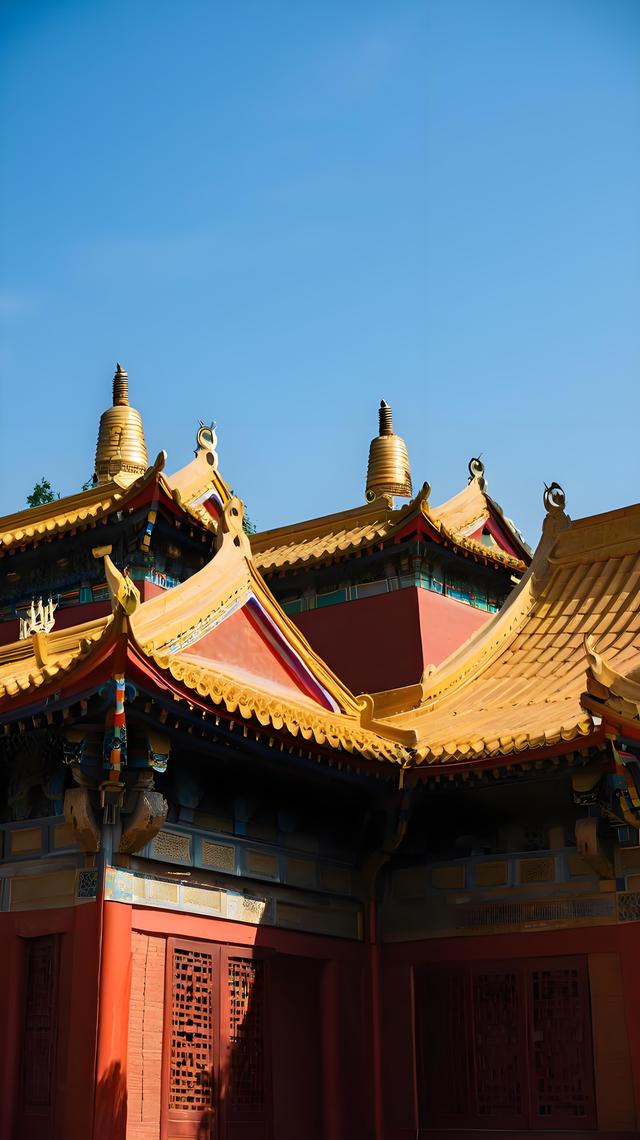 《金陵一对. 联连中国》上联: 雍和法镜六根潜龙福地；