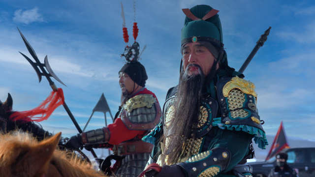 古今“英雄”踏雪而来 百辆越野秘境穿行—内蒙古冰雪英雄会暨牙克石冰雪会英雄汽车极限运动首发仪式震撼启幕