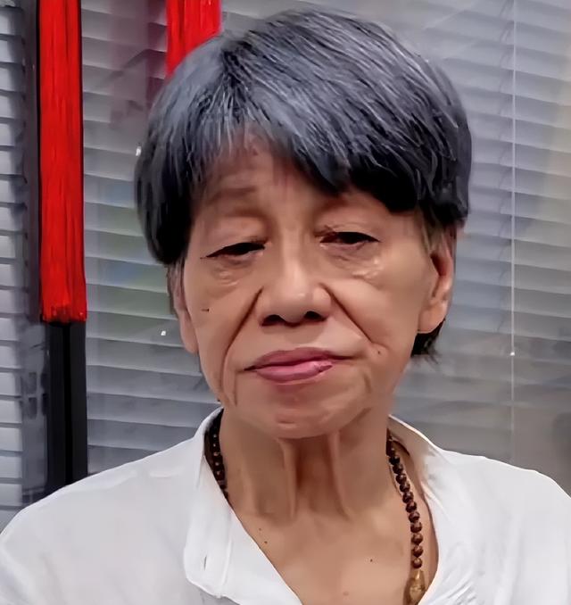 梁小龙被曝离世1天	，私生活被扒底朝天，原来他和杨少华处境一样