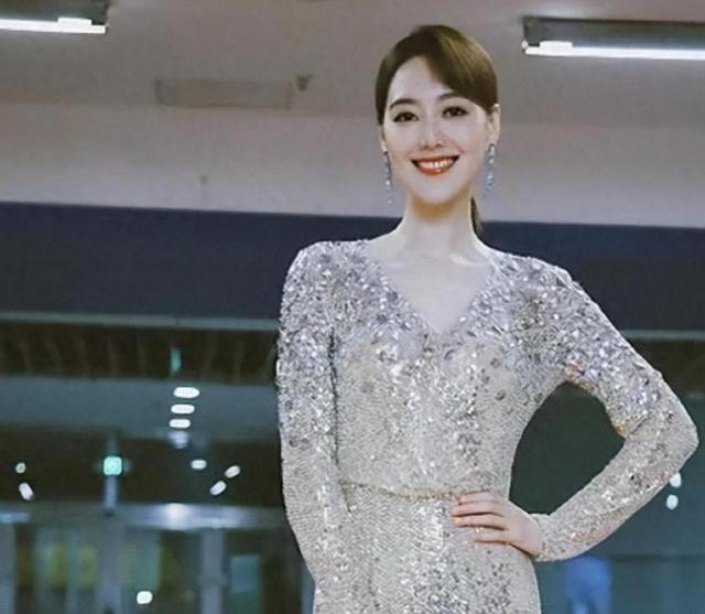 讨好大佬	，陪睡上位，遭央视“开除”，她身上的标签哪个才是真的