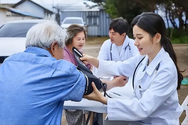 中美日三国平均寿命对比：日本84岁	、美国79岁，中国令人意外