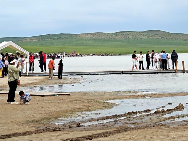 内蒙古旅游：从牛奶湖到风情马镇行（图）
