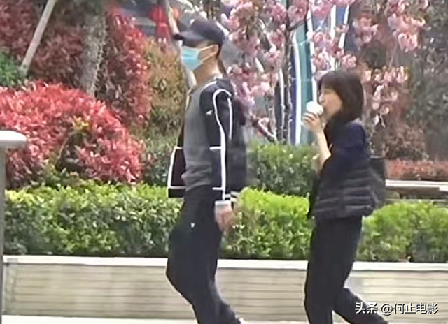 辞去央视铁饭碗，带着儿子嫁给张译，20年过去，才知道她有多明智