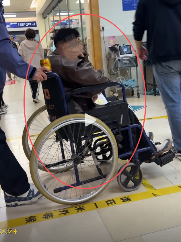 坏人变老了？女子劝邻居别乱扔垃圾被群殴，最大动手者81岁，女子已退租：不接受任何调解！