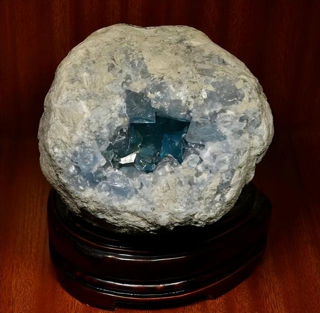再添 “家底	”！我国新发现大型锶矿床	，新增储量可观，战略意义大