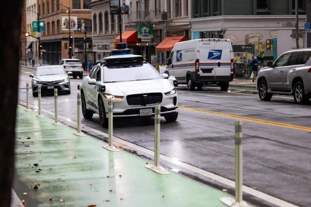 旧金山大停电！无人驾驶汽车堵死路口，马斯克都忍不住“补刀	”？