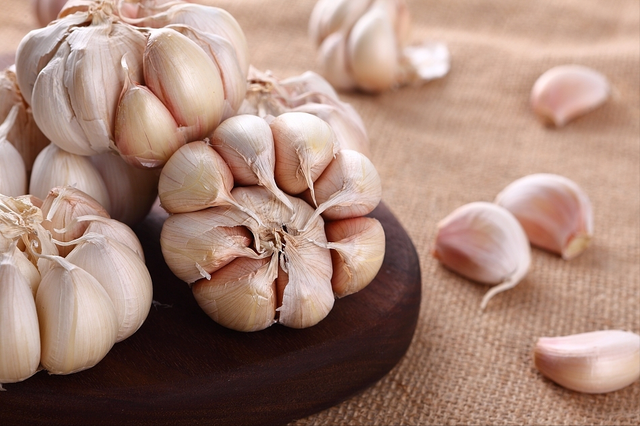 大蒜是尿酸的杀手？医生忠告：若想要肾脏健康，3种蔬菜要少吃
