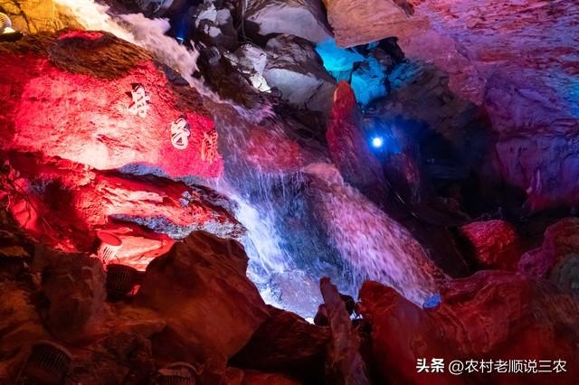 金华双龙洞是一处以其独特的地貌和丰富的景观而闻名。