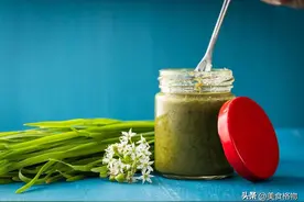 腌韭菜花，只放盐腌就错了，教你一招，翠绿鲜香，不变味不长毛图片