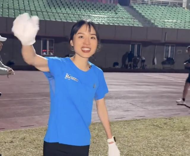 辞职第4天，张水华开启个人首场直播：持续38分钟 大量网友送祝福