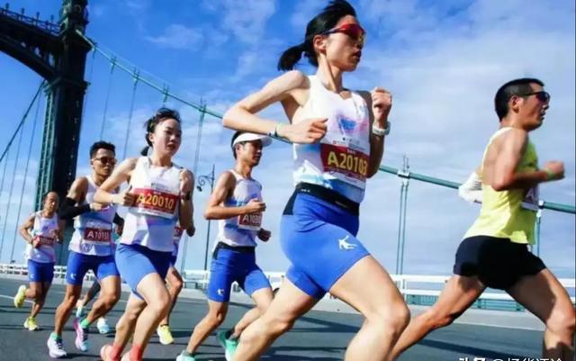 最快女护士辞职后续：医院被骂墙头草	，处分理由曝光！